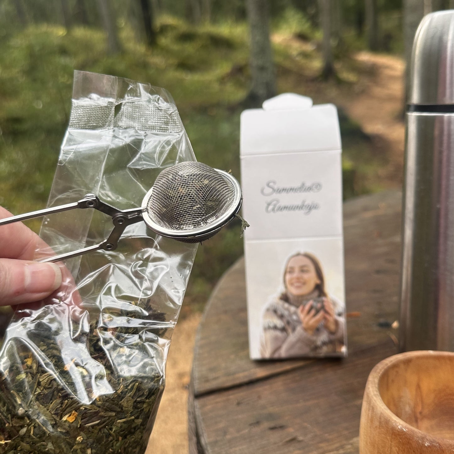 Luonnonystävän piristävä Aamunkajo tyrni-appelsiinitee mukana retkellä