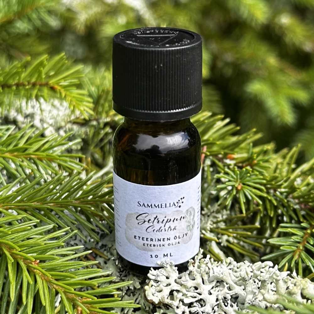 Sammelia® Setripuun eteerinen öljy tuo kotiin lämpimän, puisen metsän tuoksun. 100 % luonnollinen öljy.